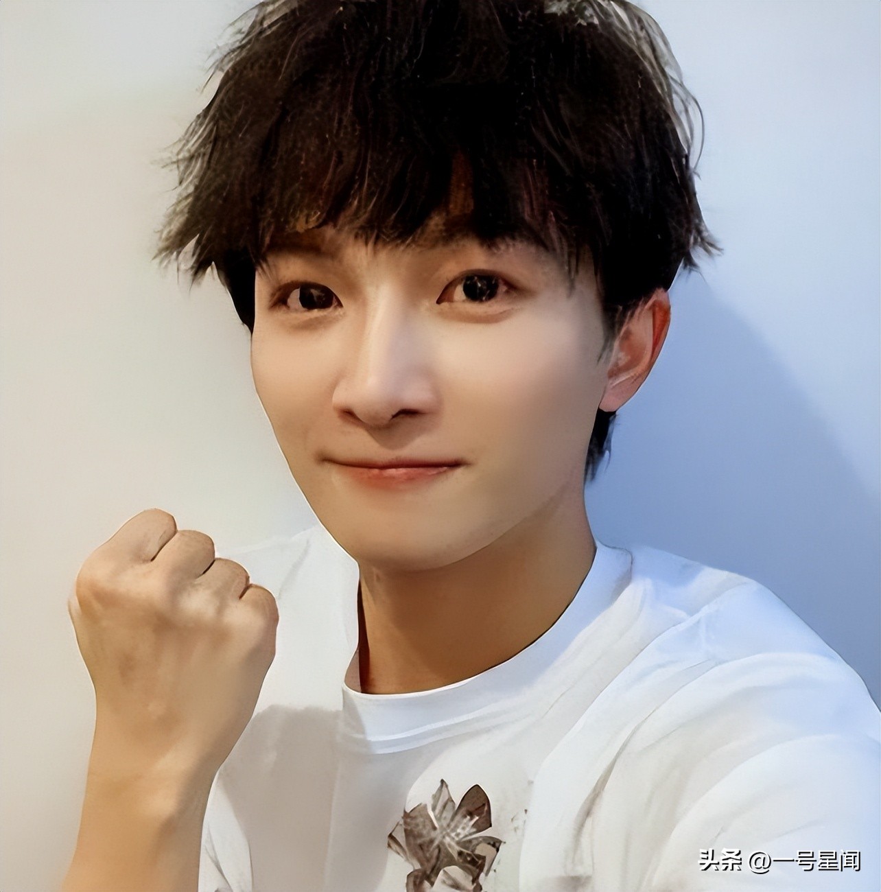 迄今为止哪个明星没有黑料,_周深舞台造型批评_周深外形争议